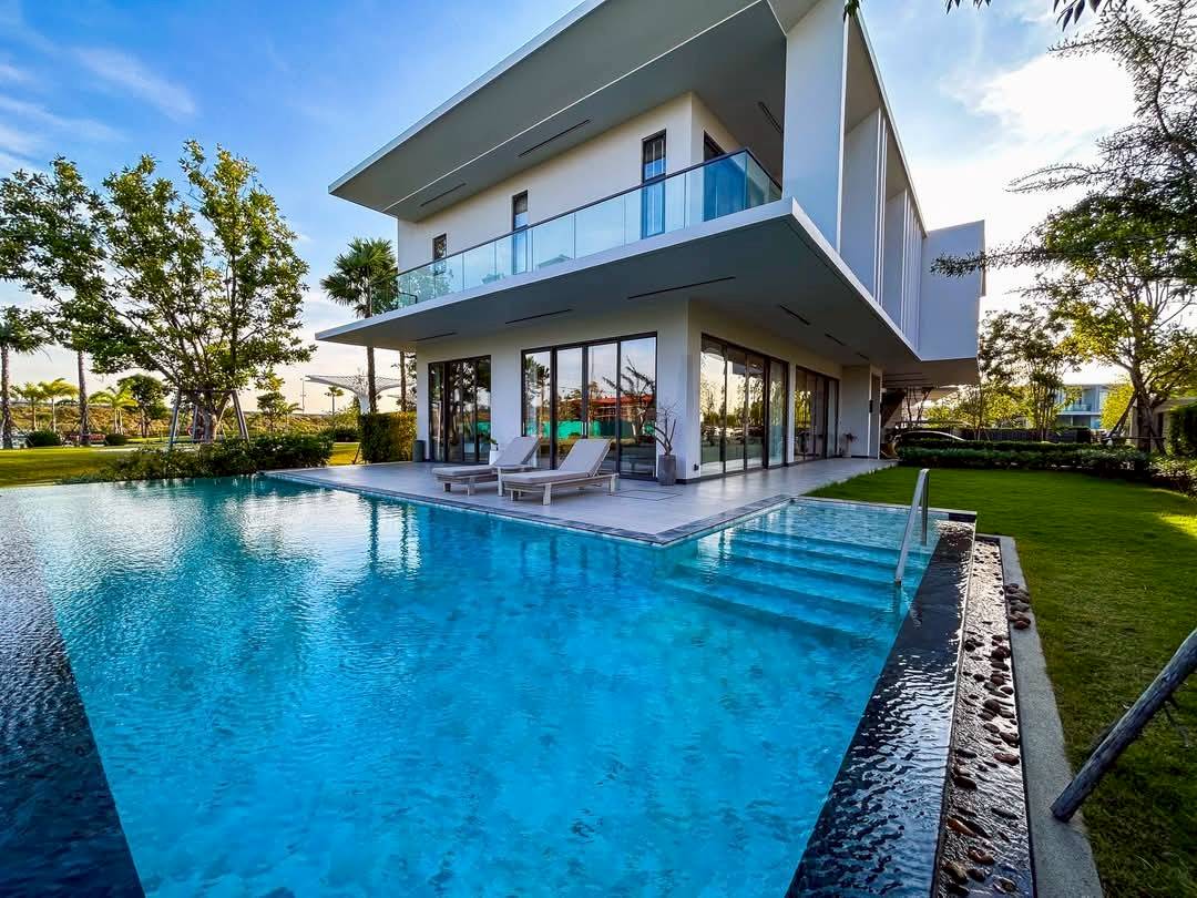 Single Garden Pool Villa